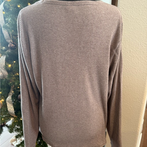 Old Navy Taupe Ribbed Top - Picture 3 of 3